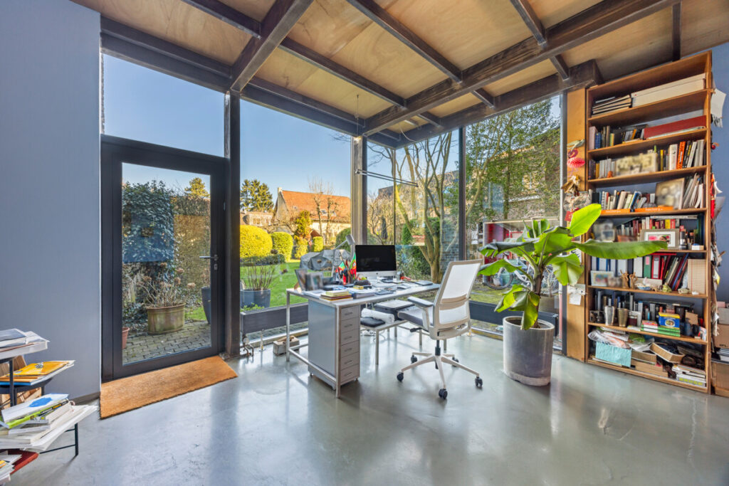 Büro mit Blick ins Grüne